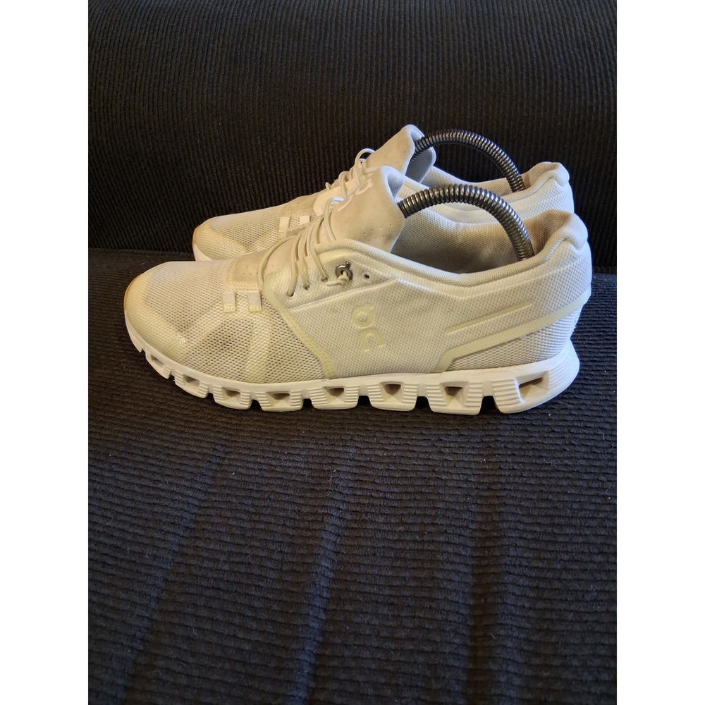 On Cloud Cloudflow Womens Running Shoes White Gum Sole 88.98532 Size 10.5
